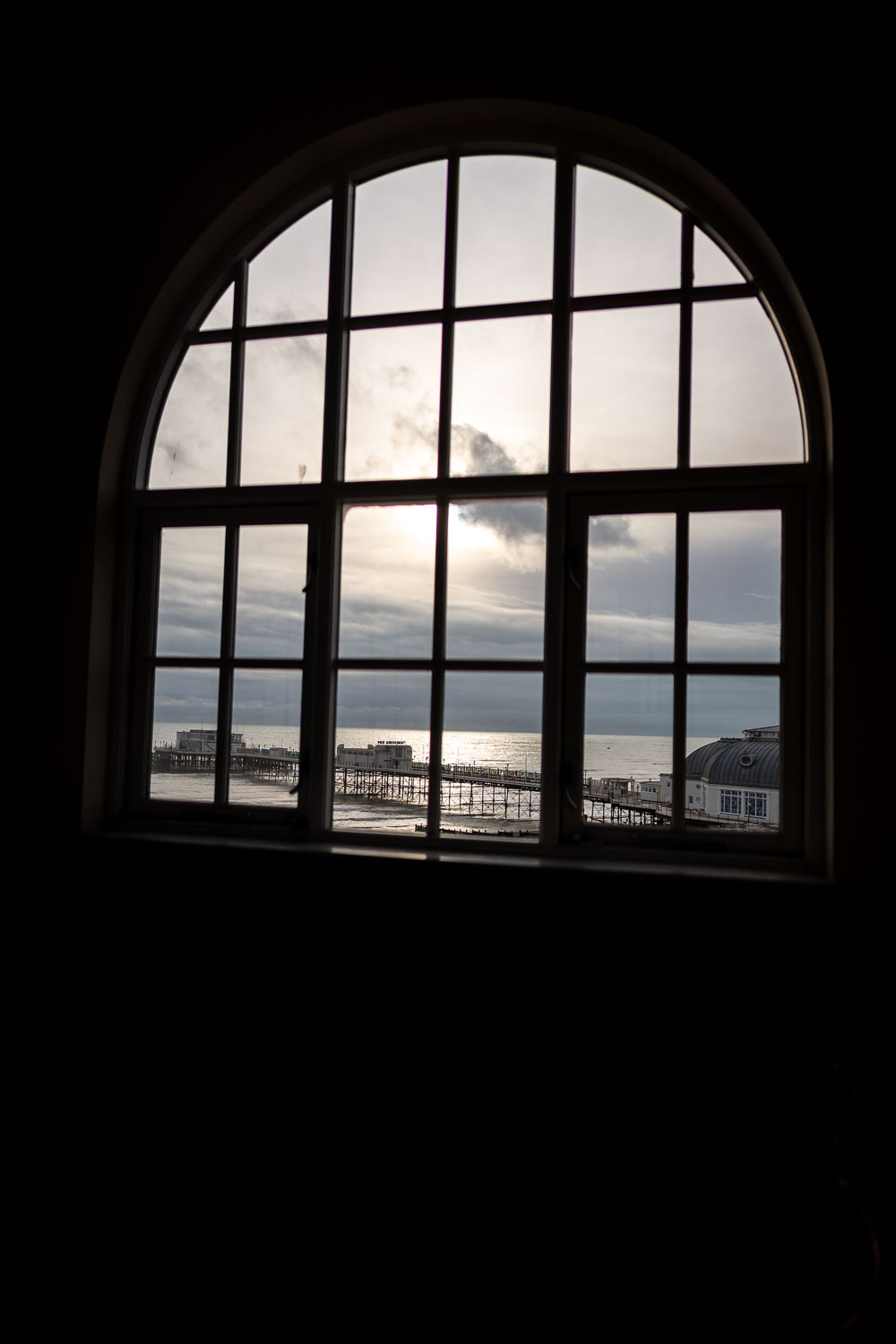 Scenic beach view through arched window by Southampton wedding photographer John Watson